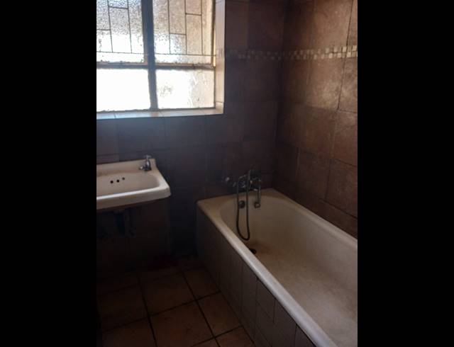 11 BEDROOM HOUSE FOR SALE IN VANDERBIJLPARK CE 4